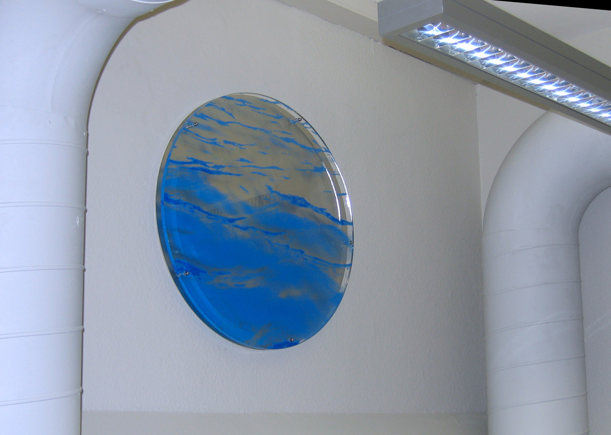 Wasserfläche, Siebdruck auf Acryl, Edelstahl, Durchmesser 72 cm, 2004