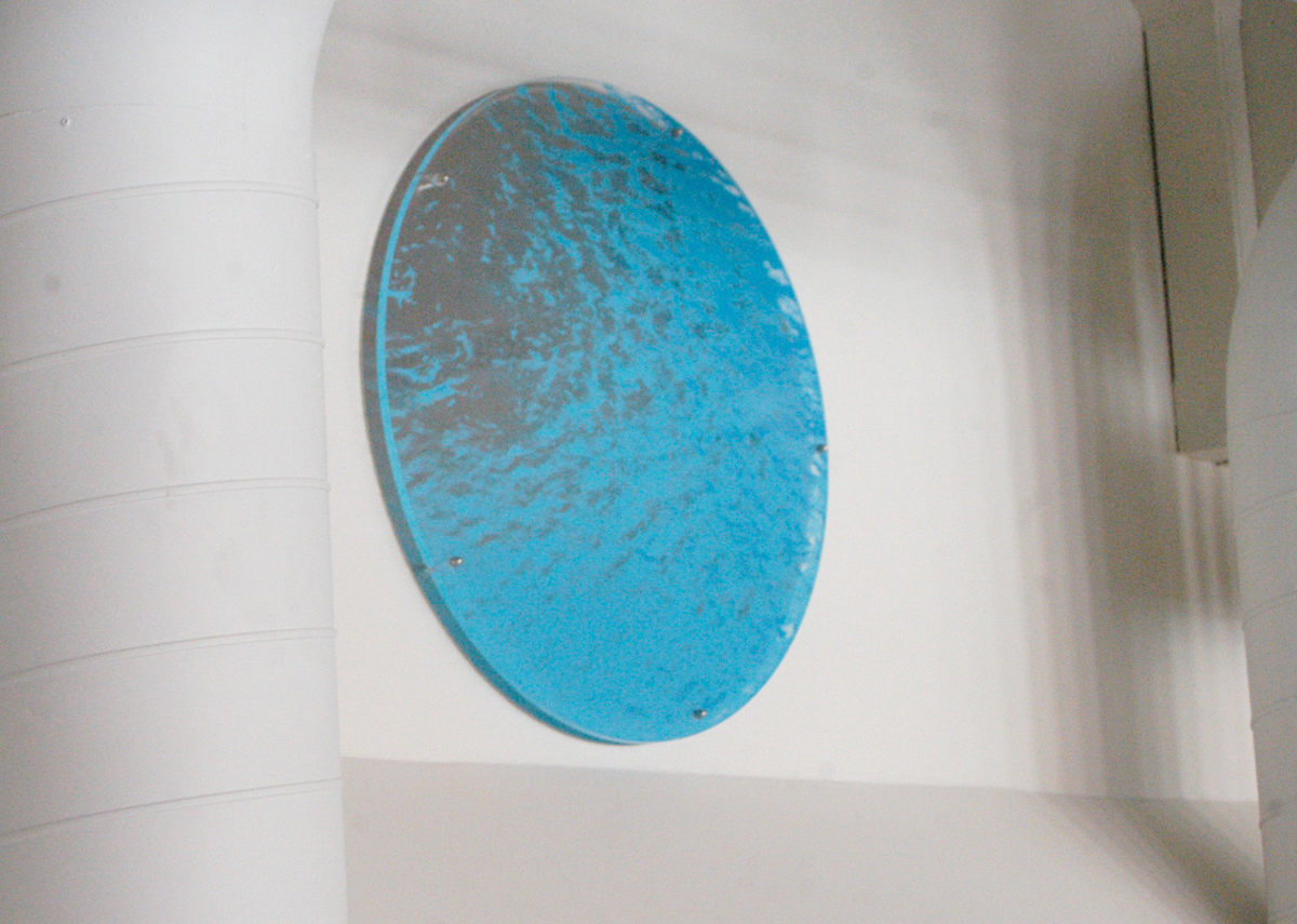 Wasserfläche, Siebdruck auf Acryl, Edelstahl, Durchmesser 72 cm, 2004